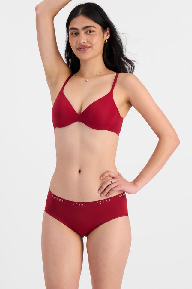 Tiana (She/Her) wears size 12B and is 176cm tall with cm chest and cm waist