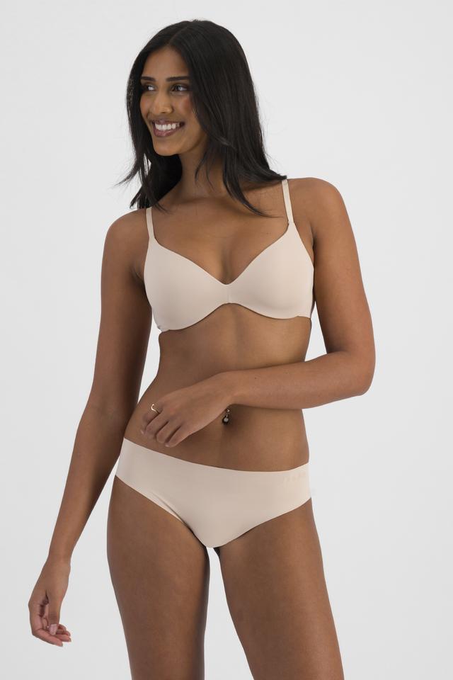 NAYA (She/Her) wears size 12B and is 174cm tall with 80cm chest and 63cm waist
