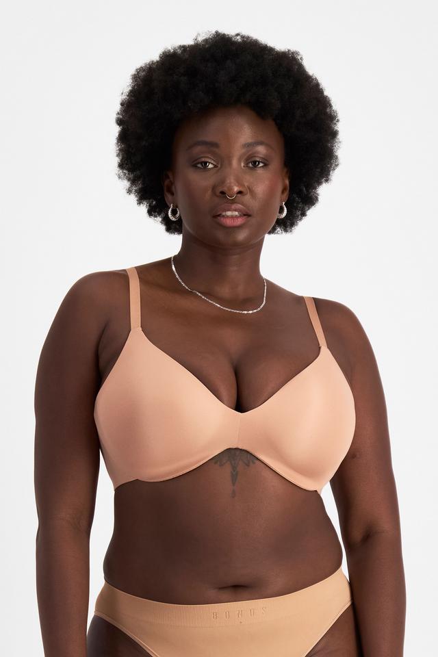 Nelly (She/Her) wears size 14 and is 173.73cm tall with 102cm chest and 84cm waist