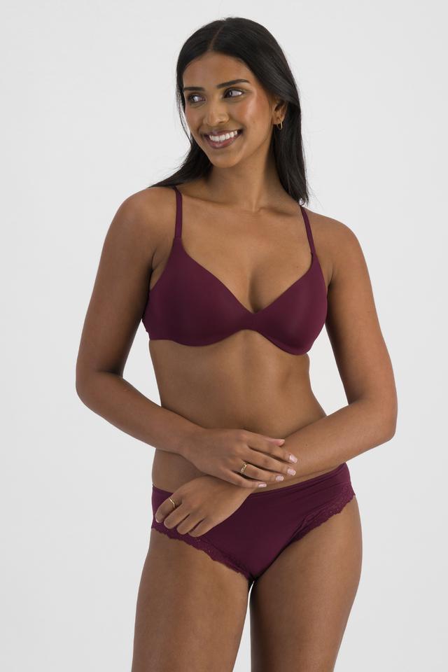 NAYA (She/Her) wears size 12B and is 174cm tall with 80cm chest and 63cm waist