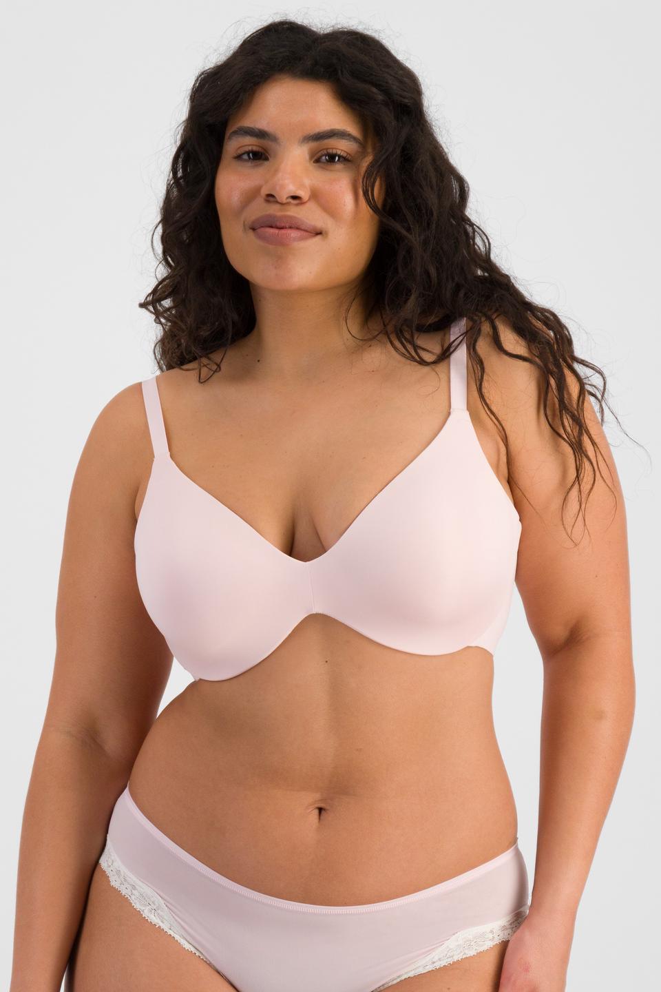 Laura (She/Her) wears size 14DD and is 165cm tall with 94cm chest and 76cm waist