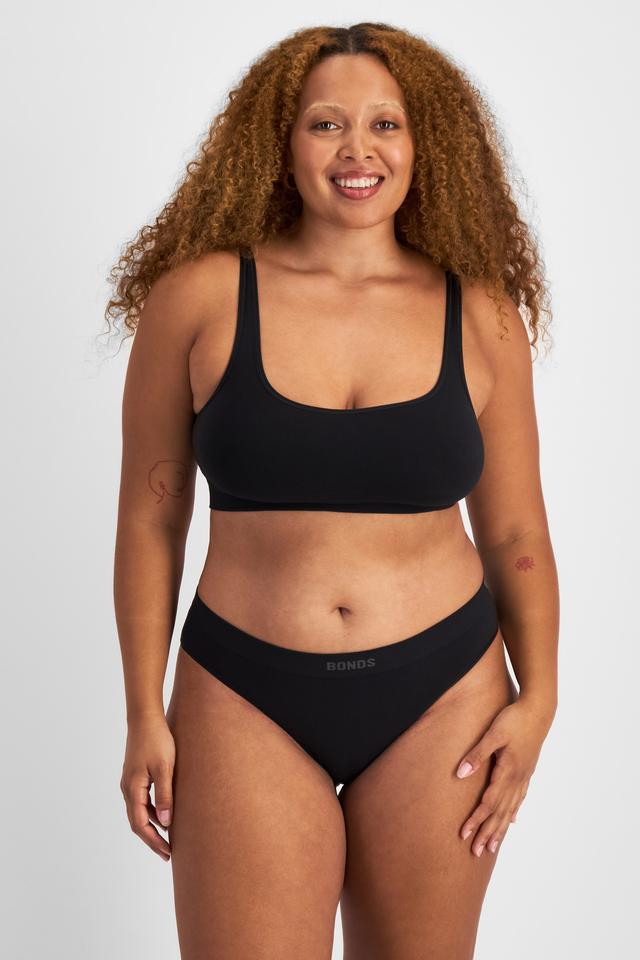 Bailey (She/Her) wears size L and is 168cm tall with 99cm chest and 86cm waist