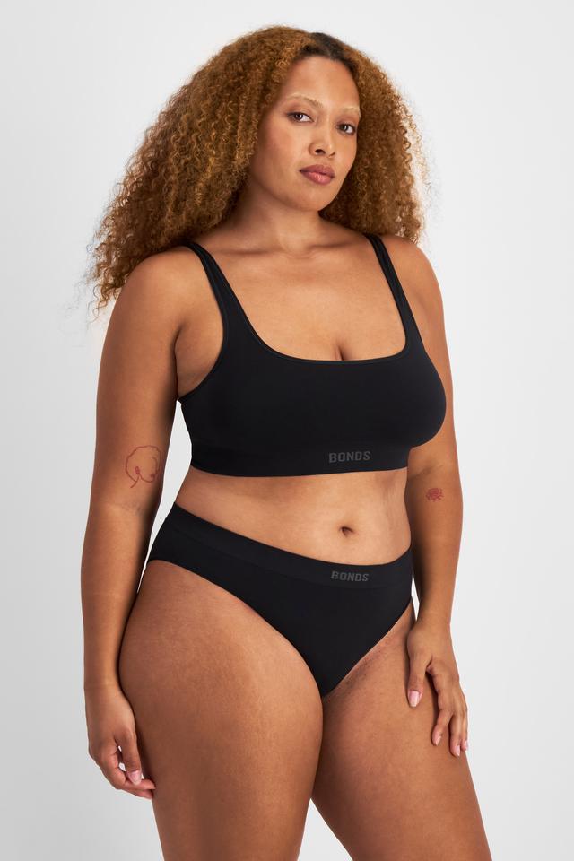 Bailey (She/Her) wears size L and is 168cm tall with 99cm chest and 86cm waist