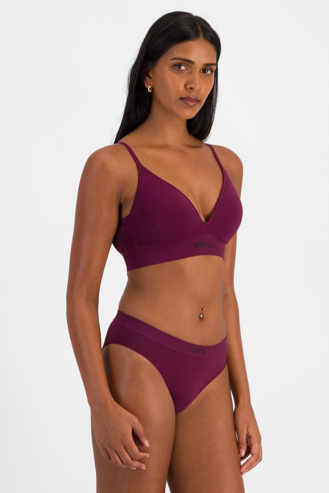 NAYA (She/Her) wears size 10 and is 174cm tall with 80cm chest and 63cm waist