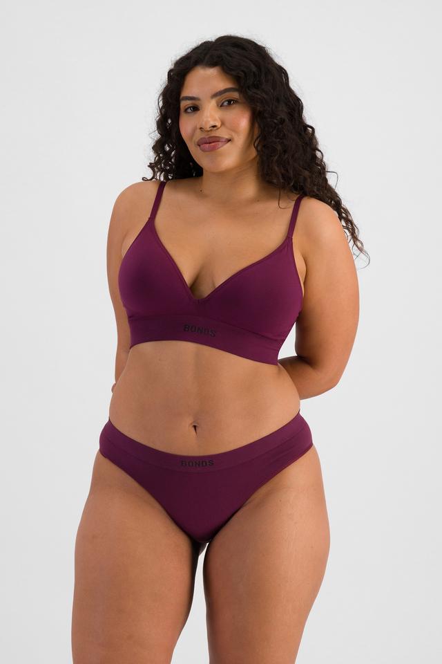 Laura (She/Her) wears size 14 and is 165cm tall with 94cm chest and 76cm waist