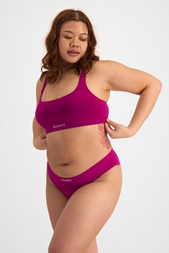 Chika (She/Her) wears size 14 and is 167cm tall with 102cm chest and 84cm waist