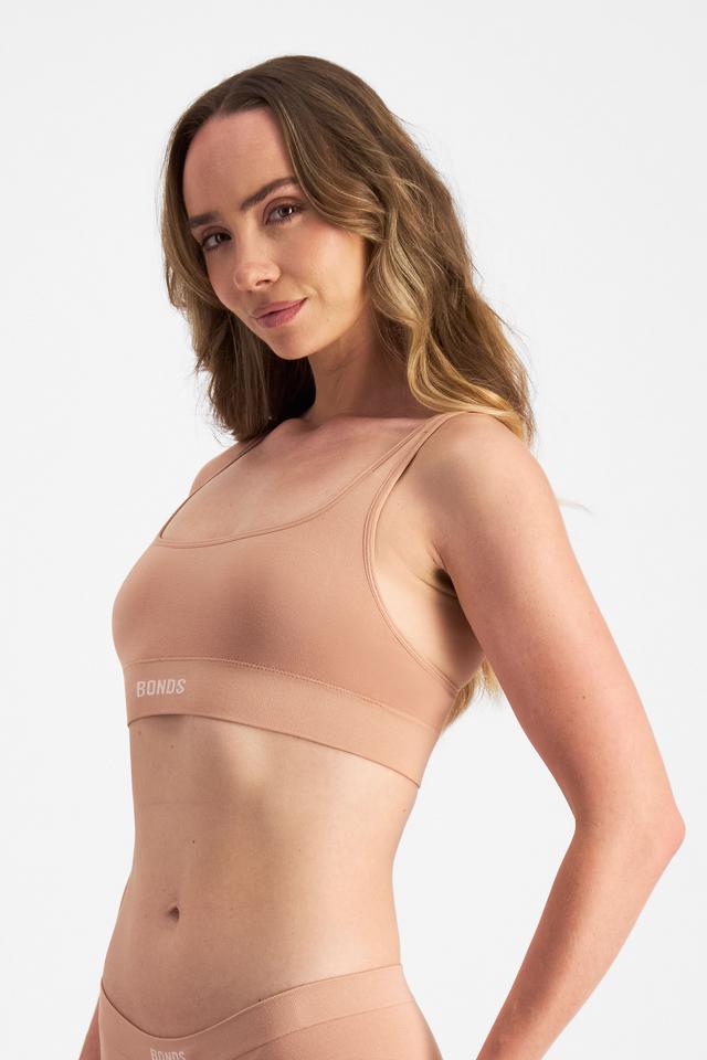 Mikaela (She/Her) wears size S and is 177cm tall with 89cm chest and 66cm waist