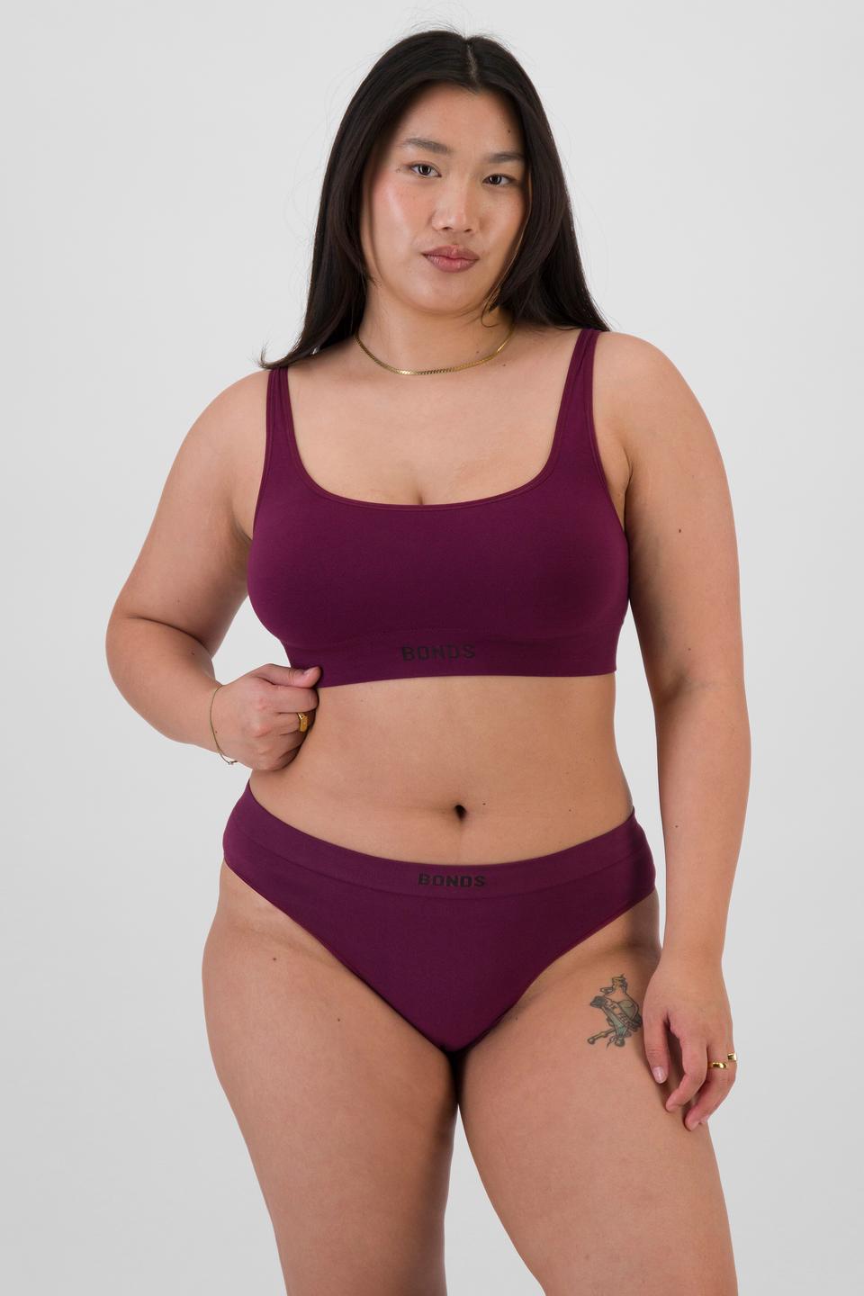 Chloe (She/Her) wears size 14 and is 165cm tall with 95cm chest and 78cm waist