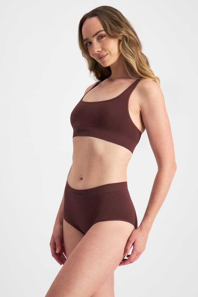 Ella (She/Her) wears size L and is 171cm tall with 93cm chest and 76cm waist