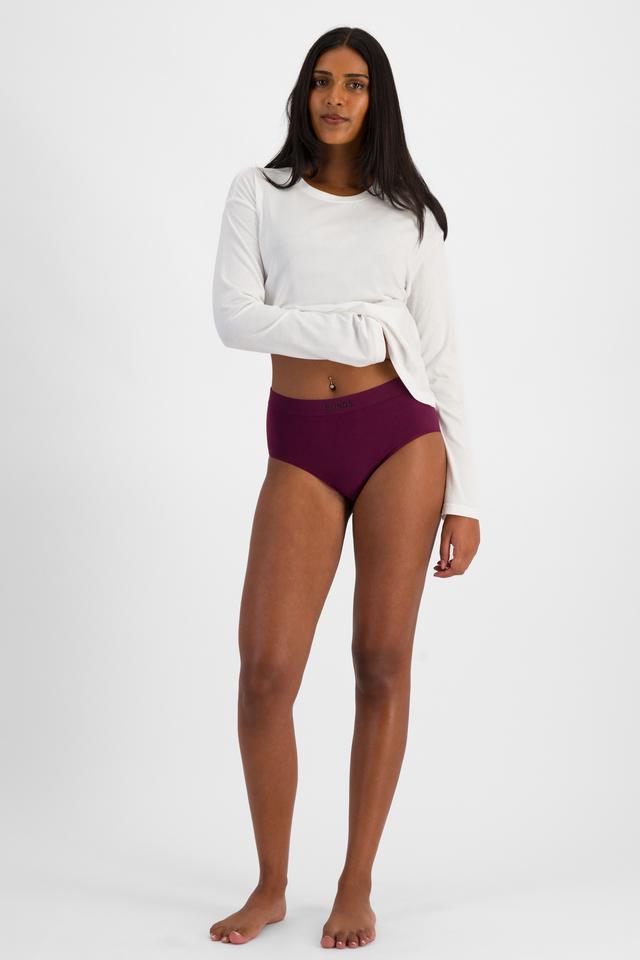 NAYA (She/Her) wears size 10 and is 174cm tall with 80cm chest and 63cm waist