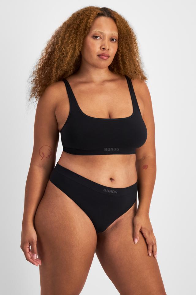 Bailey (She/Her) wears size L and is 168cm tall with 99cm chest and 86cm waist