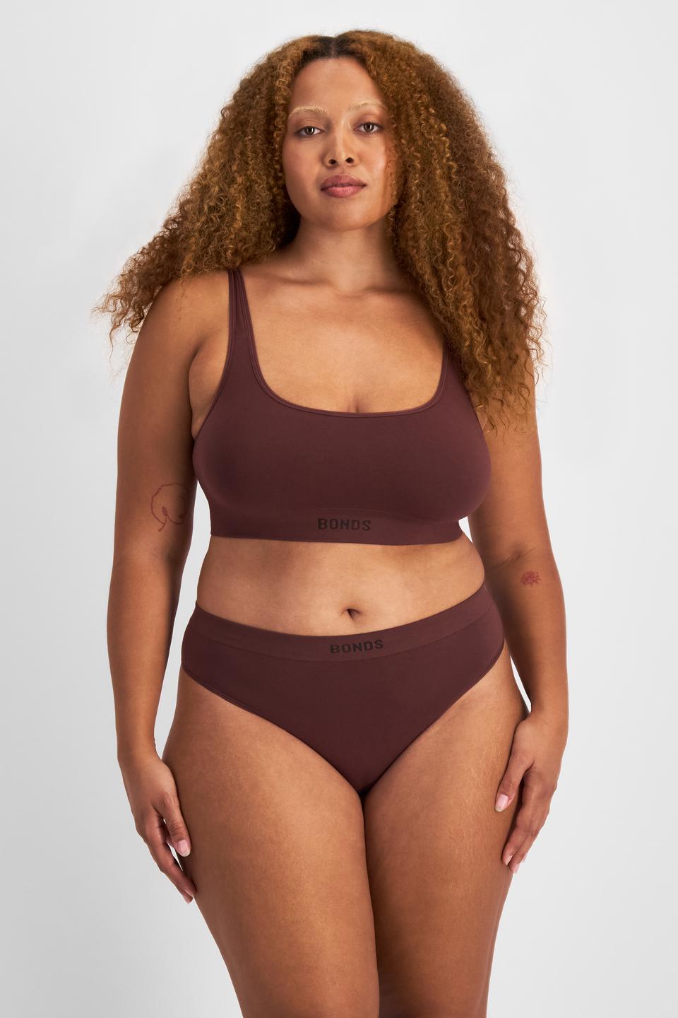 Bailey (She/Her) wears size L and is 168cm tall with 99cm chest and 86cm waist