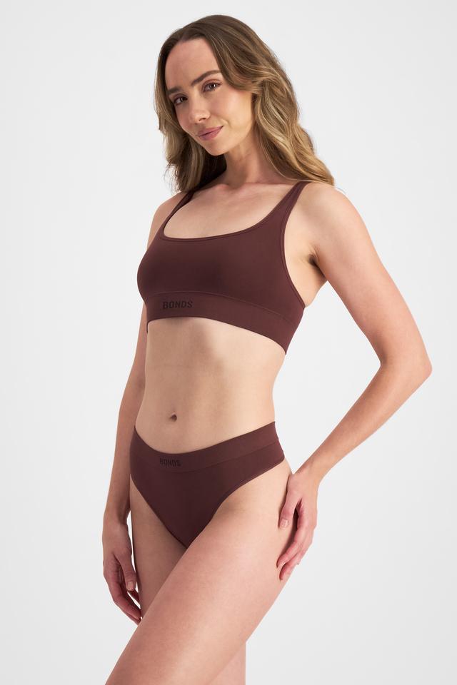 Mikaela (She/Her) wears size S and is 177cm tall with 89cm chest and 66cm waist