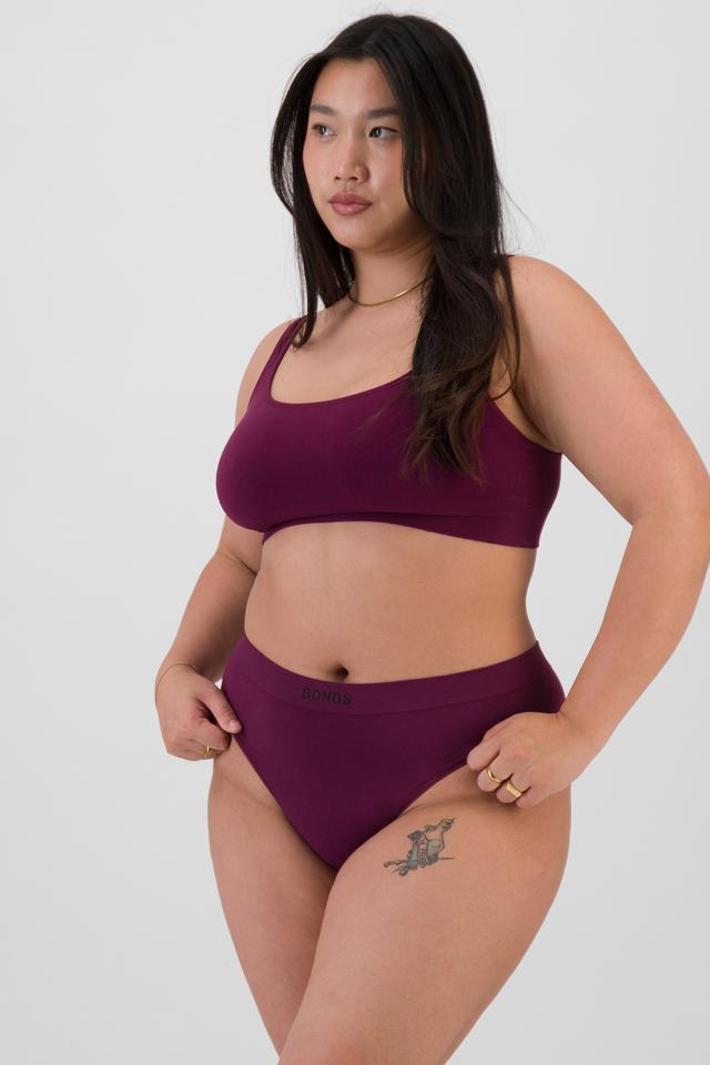 Chloe (She/Her) wears size 14 and is 165cm tall with 95cm chest and 78cm waist