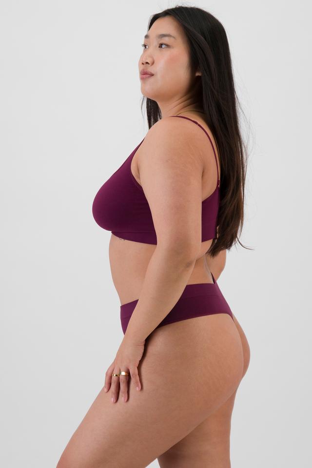 Chloe (She/Her) wears size 14 and is 165cm tall with 95cm chest and 78cm waist