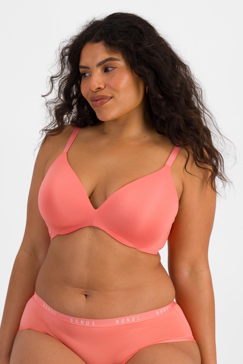 Laura (She/Her) wears size 14DD and is 165cm tall with 94cm chest and 76cm waist