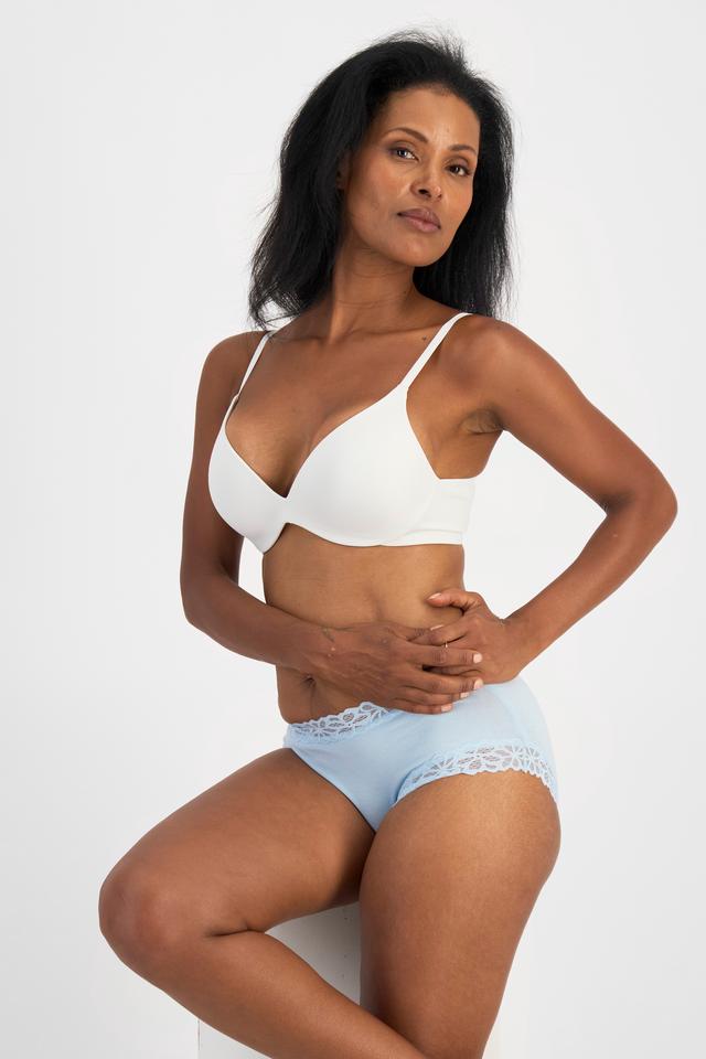 Senait (She/Her) wears size 10 and is 162cm tall with 79cm chest and 60c
