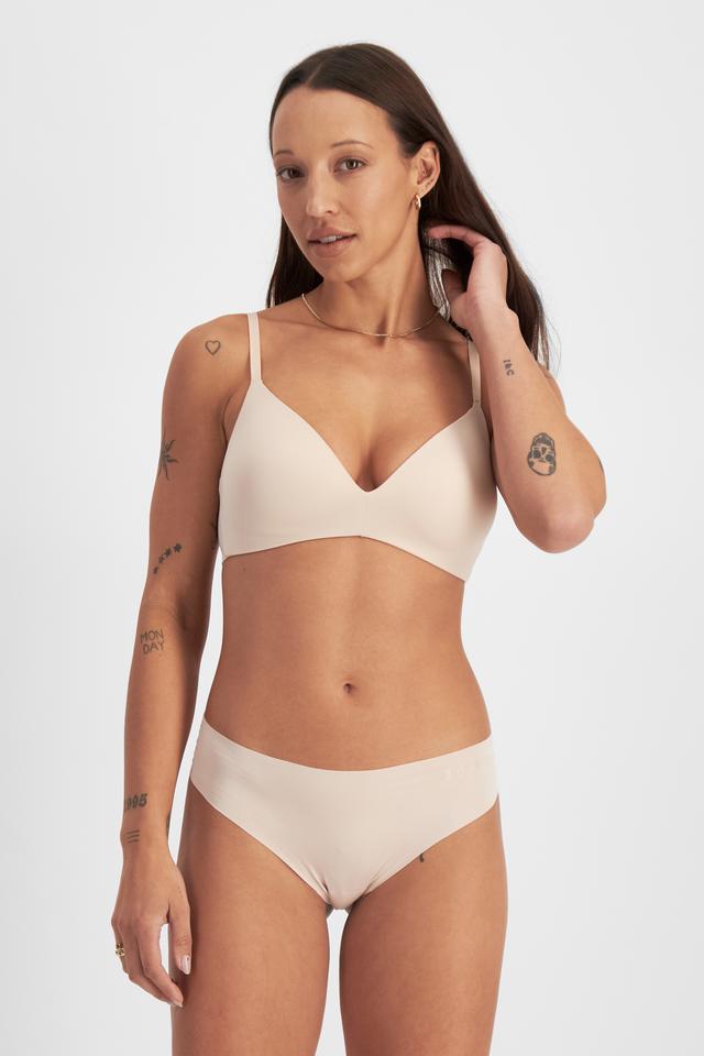 Mon (She/Her) wears size 10 and is 165cm tall with 84cm chest and 63cm waist