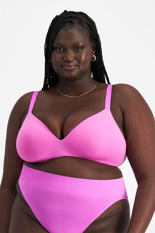 Nyapal (She/Her) wears size 18DD and is 182cm tall with 121cm chest and 111cm waist