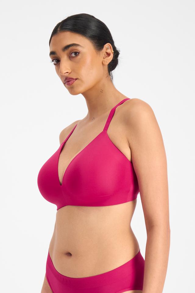 Mancie (She/Her) wears size 14 and is 178cm tall with 84cm chest and 71cm waist