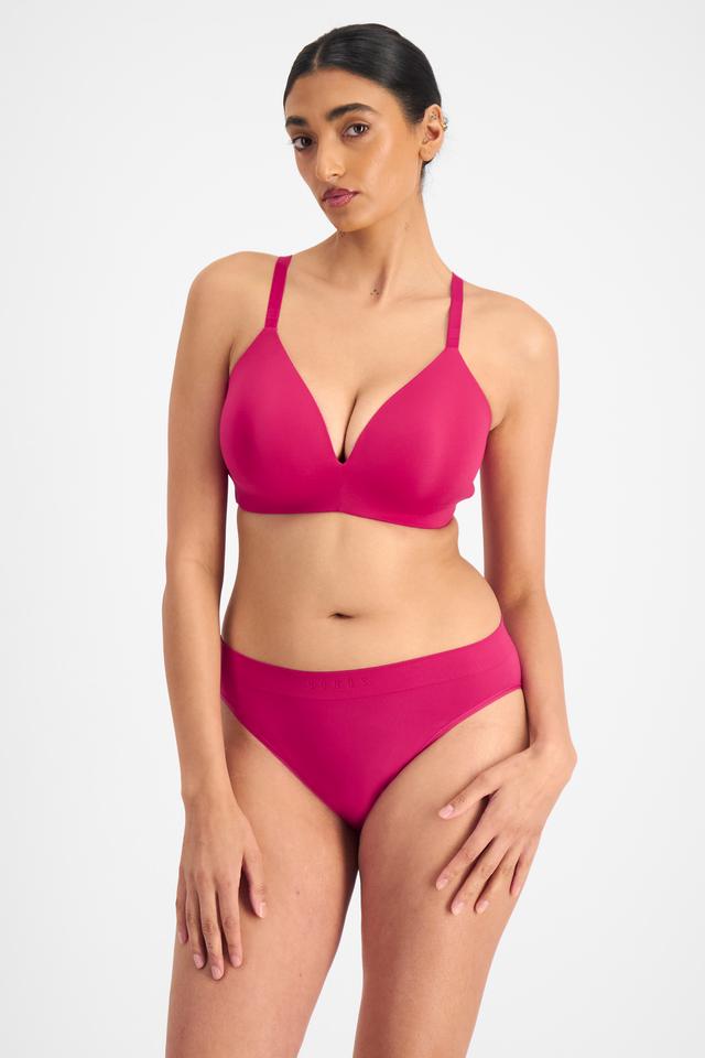 Mancie (She/Her) wears size 14 and is 178cm tall with 84cm chest and 71cm waist