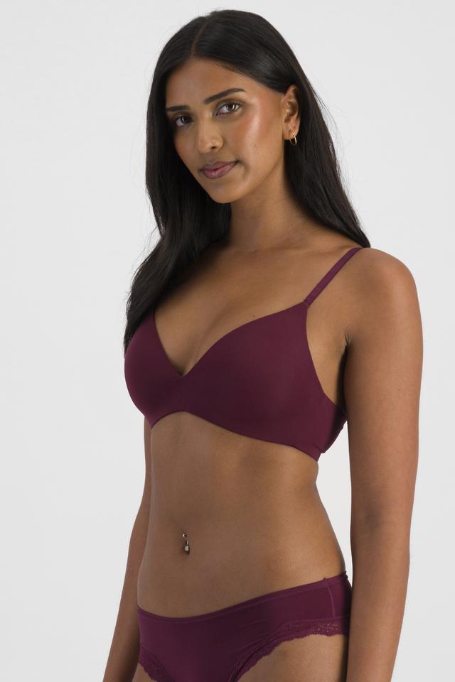 NAYA (She/Her) wears size 12B and is 174cm tall with 80cm chest and 63cm waist