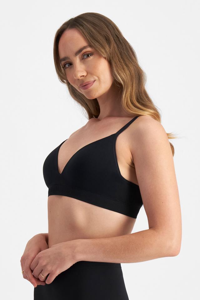 Mikaela (She/Her) wears size 12B and is 177cm tall with 89cm chest and 66cm waist
