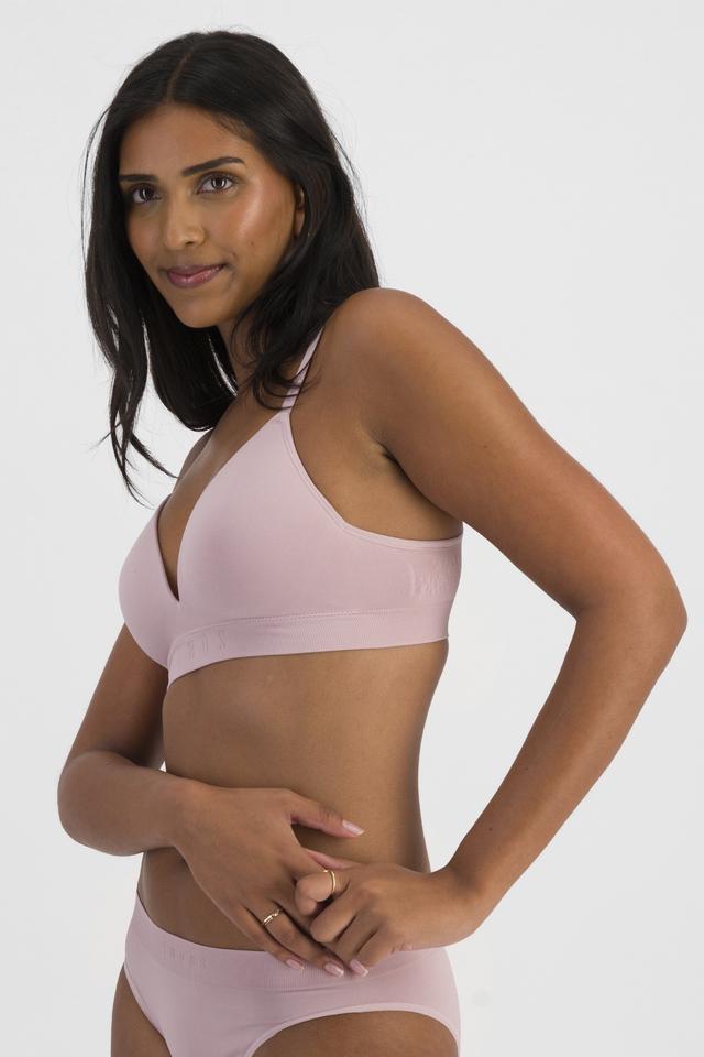 NAYA (She/Her) wears size 12B and is 174cm tall with 80cm chest and 63cm waist
