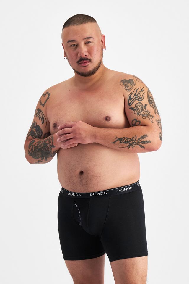 Mike (He/Him) wears size XL and is 180cm tall with 120cm chest and 96cm waist