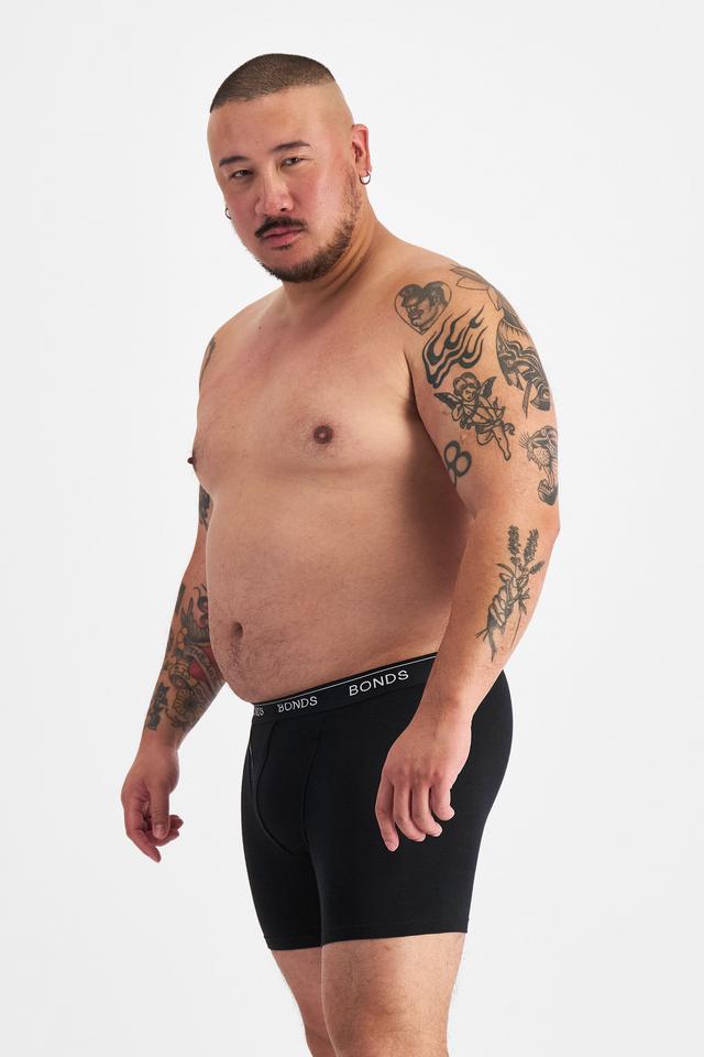 Mike (He/Him) wears size XL and is 180cm tall with 120cm chest and 96cm waist