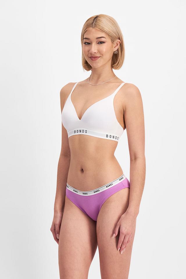 Rhiannan (She/Her) wears size 10 and is 175cm tall