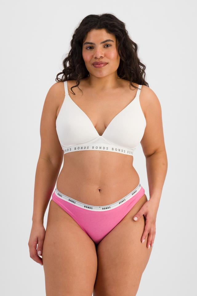 Laura (She/Her) wears size 14 and is 165cm tall with 94cm chest and 76cm waist