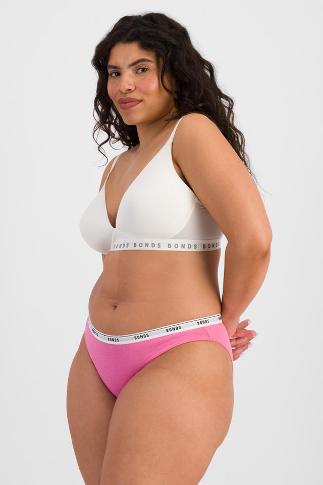 Laura (She/Her) wears size 14 and is 165cm tall with 94cm chest and 76cm waist