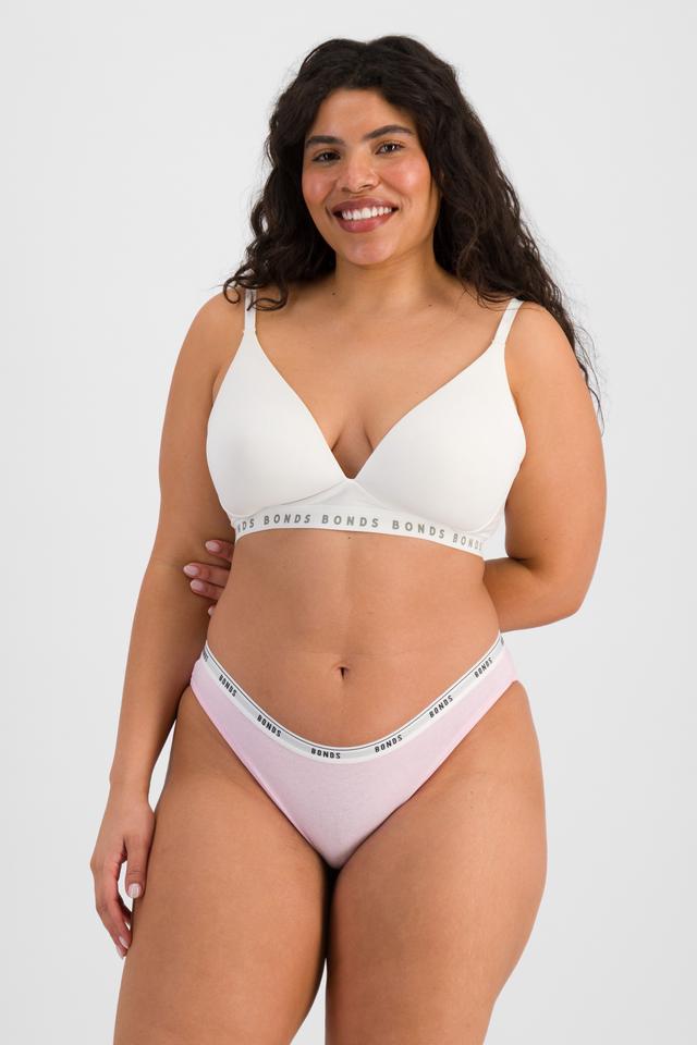 Laura (She/Her) wears size 14 and is 165cm tall with 94cm chest and 76cm waist