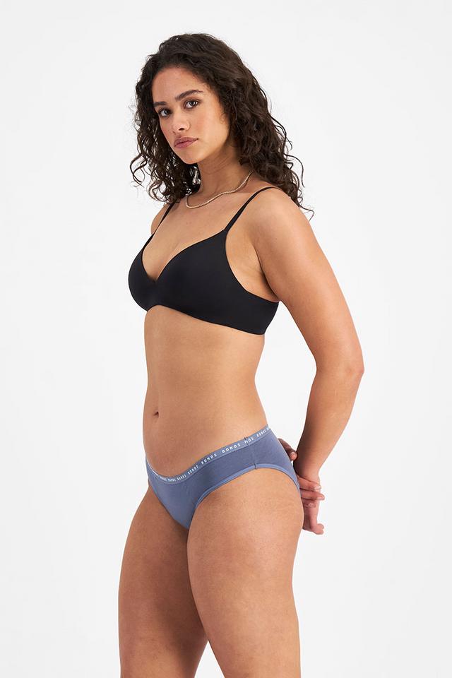 Laila (She/Her) wears size 10 and is 180cm tall with 91cm chest and 74cm waist