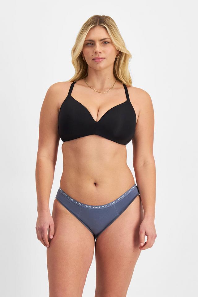 Zoe (She/Her) wears size 14 and is 170cm tall with 98cm chest and 85cm waist