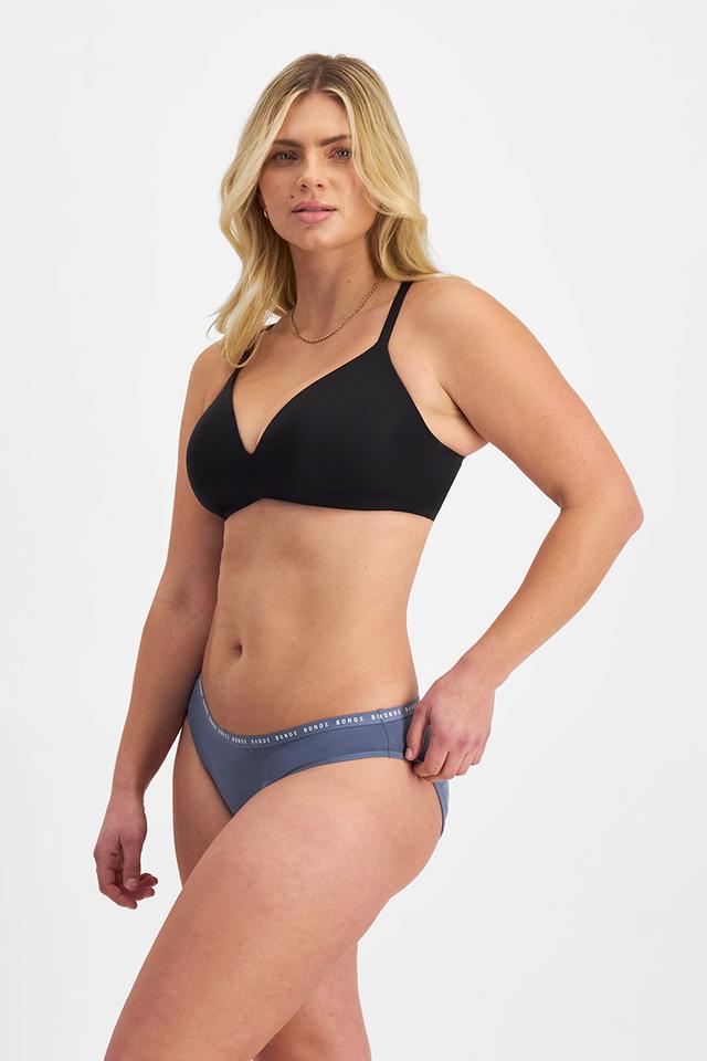 Zoe (She/Her) wears size 14 and is 170cm tall with 98cm chest and 85cm waist