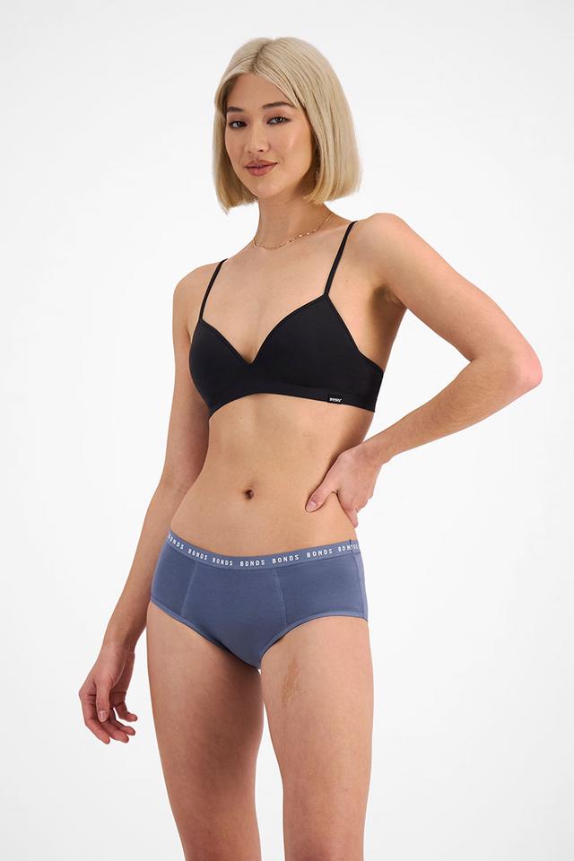 Rhiannan (She/Her) wears size 10 and is 175cm tall