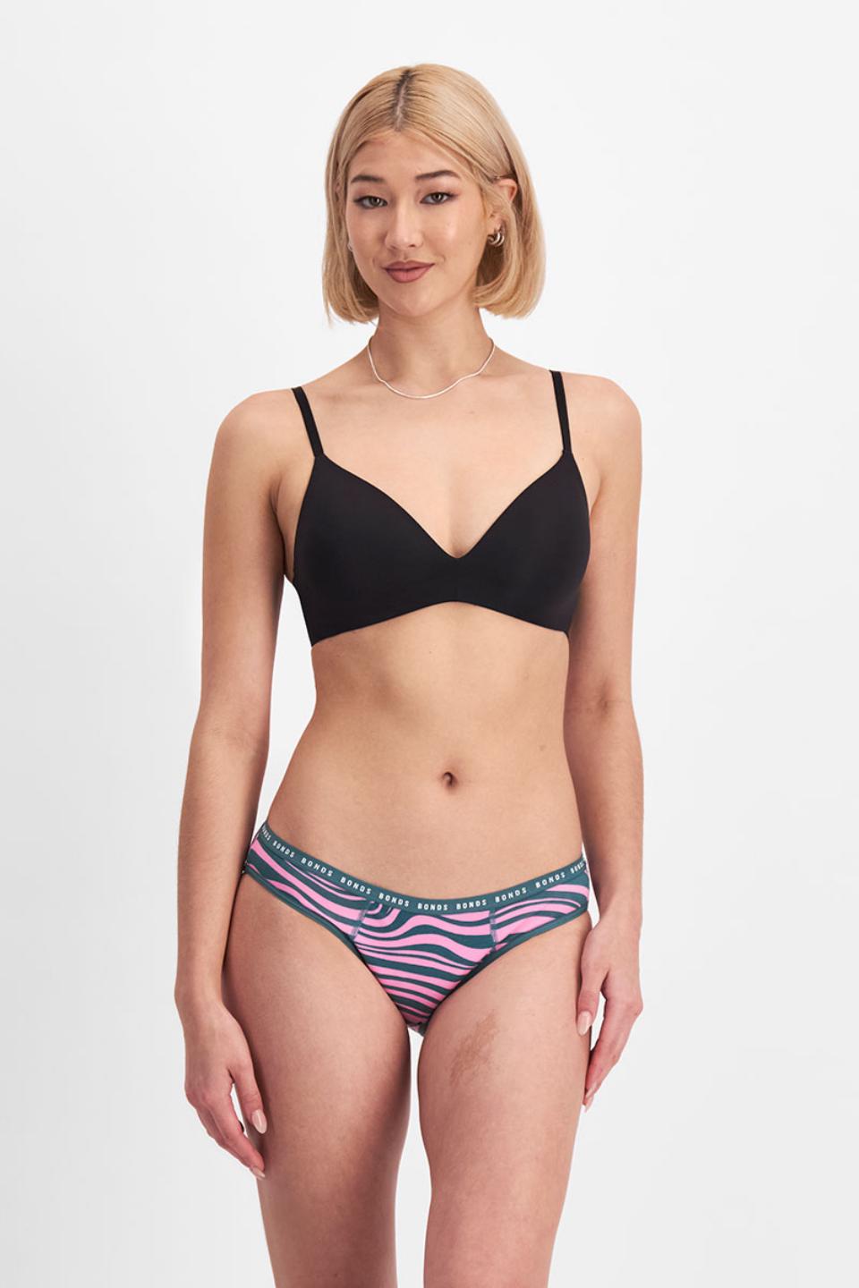 Rhiannan (She/Her) wears size 10 and is 175cm tall