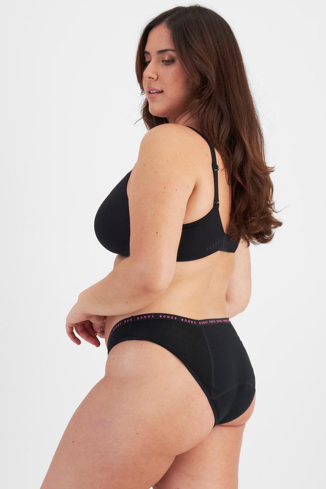 Bella (She/Her) wears size 14 and is 173cm tall with 95cm chest and 77cm waist