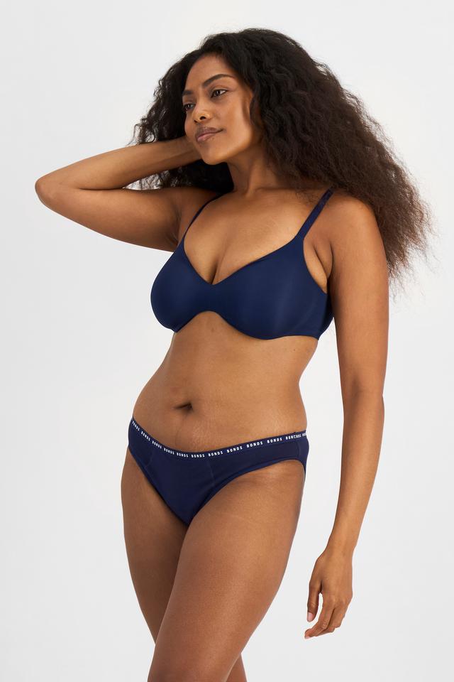 Cassaera (She/Her) wears size 14 and is 180cm tall with 107cm chest and 82cm waist