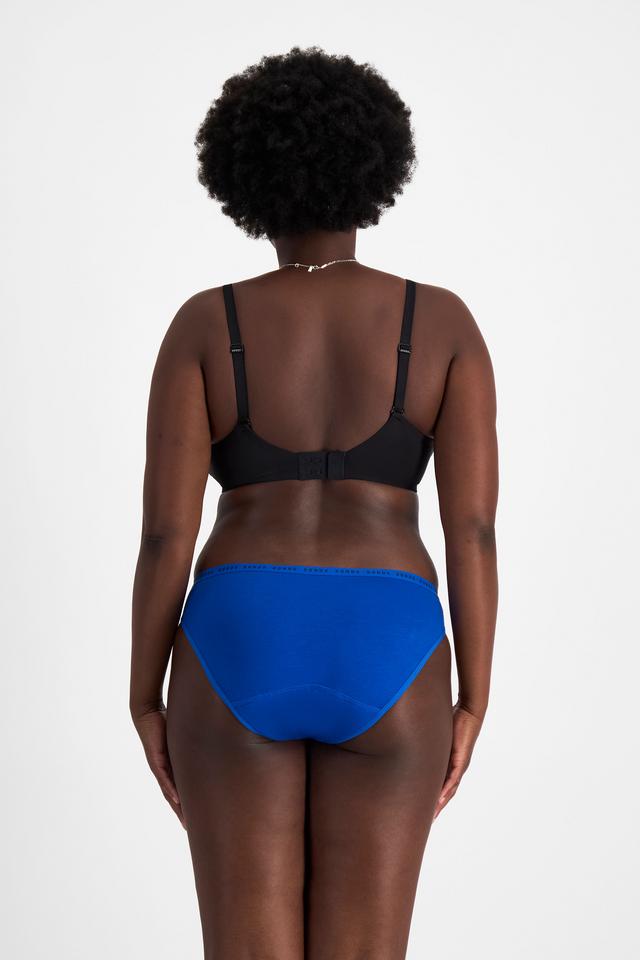 Nelly (She/Her) wears size 14 and is 173.73cm tall with 102cm chest and 84cm waist