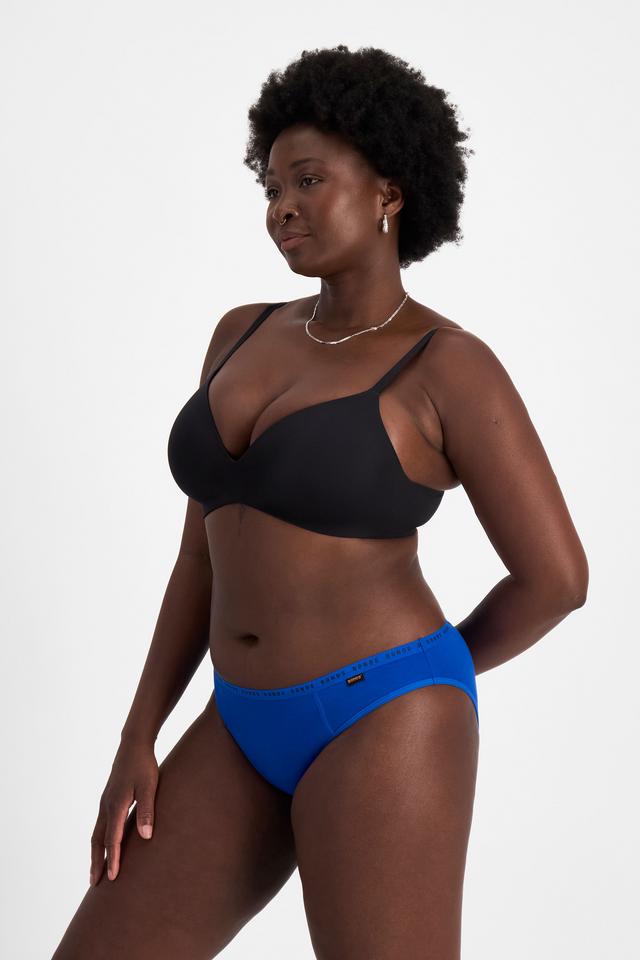 Nelly (She/Her) wears size 14 and is 173.73cm tall with 102cm chest and 84cm waist