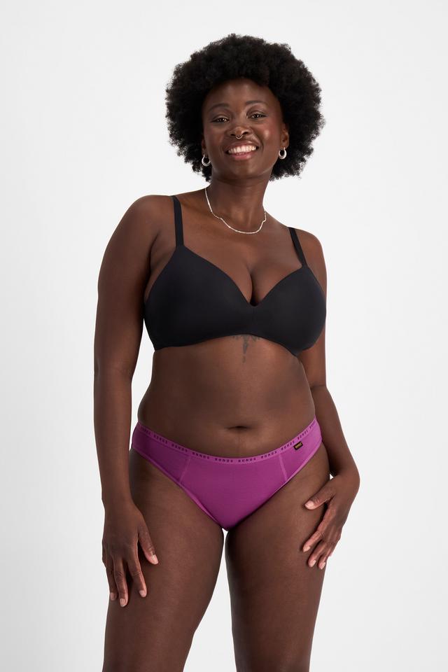 Nelly (She/Her) wears size 14 and is 173.73cm tall with 102cm chest and 84cm waist
