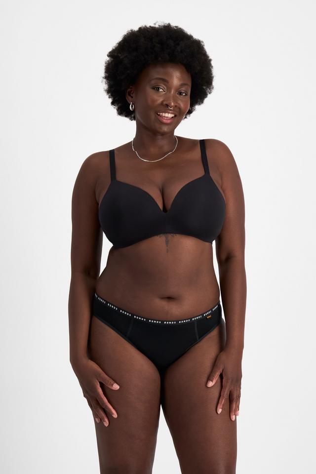 Nelly (She/Her) wears size 14 and is 173.73cm tall with 102cm chest and 84cm waist