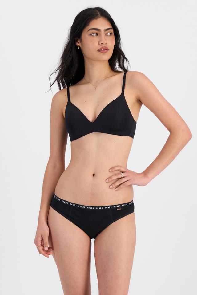 Tiana (She/Her) wears size 10 and is 176cm tall with cm chest and cm waist