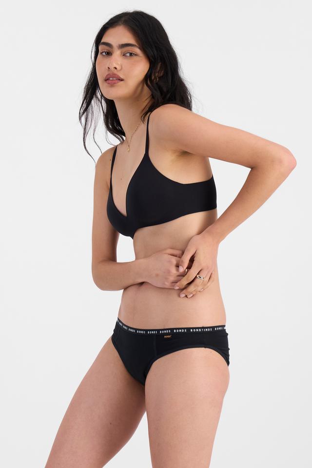 Tiana (She/Her) wears size 10 and is 176cm tall with cm chest and cm waist