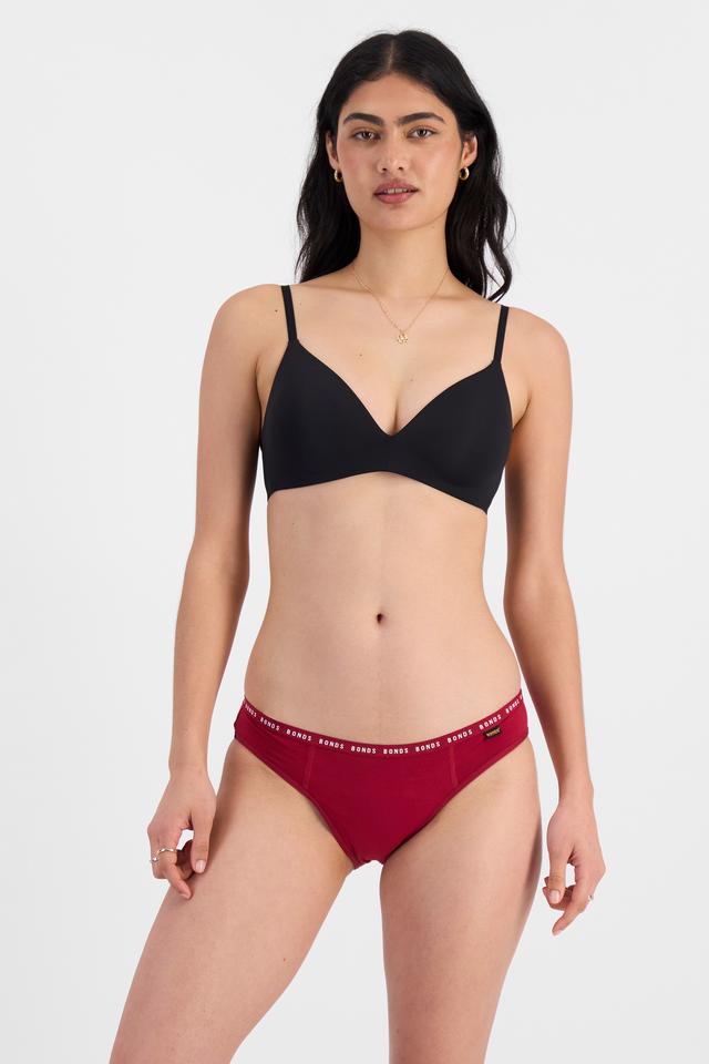 Tiana (She/Her) wears size 10 and is 176cm tall with cm chest and cm waist