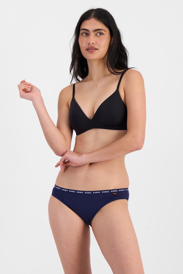 Tiana (She/Her) wears size 10 and is 176cm tall with cm chest and cm waist