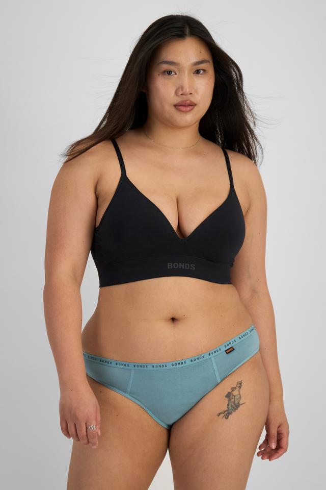 Chloe (She/Her) wears size 14 and is 165cm tall with 95cm chest and 78cm waist